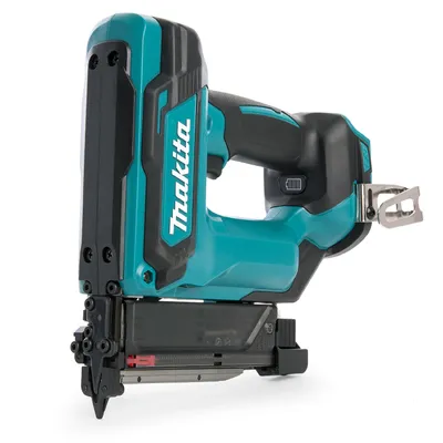 Акумулаторен такер за пирони Makita без батерия и зарядно, 18 V, тип 23GA, 15-35 мм, DPT353Z