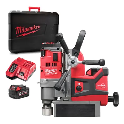 Магнитна бормашина Milwaukee аумулаторна с 2 батерии и зарядно, 18 V, 5 Ah, 400/690 об./мин, 8.89 kN, M18 FMDP-502C